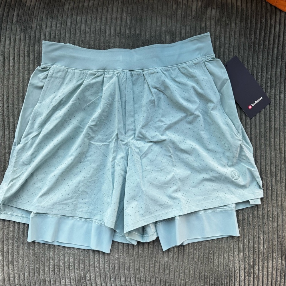 Lululemon Athletica Vented tennis short mens medium in aqua
